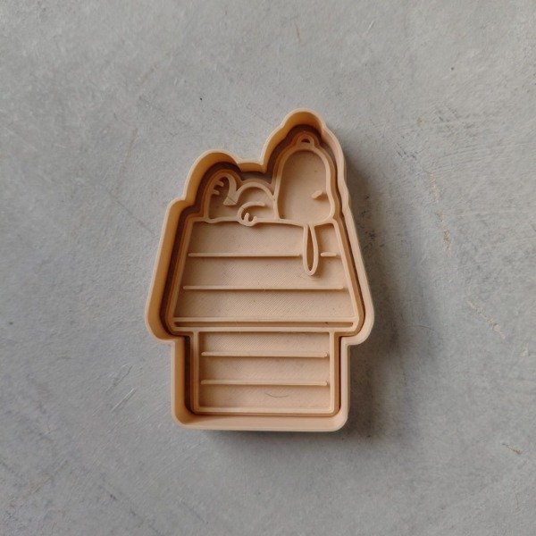 Producto - SNOOPY DURMIENDO sobre su CASITA