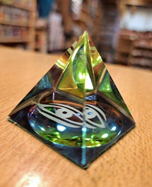 Producto - Piramide de Cristal grande
