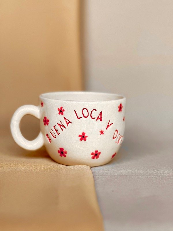 Producto - Tazones artesanales- Buena loca y divertida flores rojas