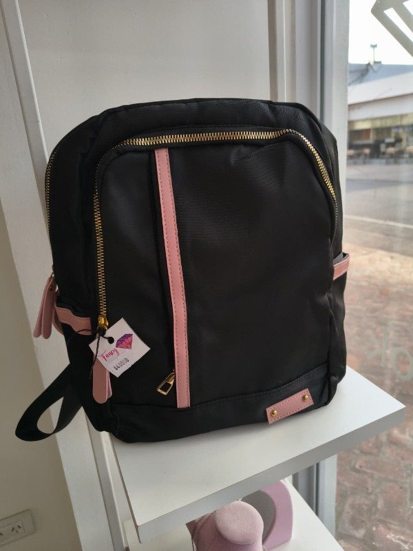 Producto - Mochila impermeable detalles rosa