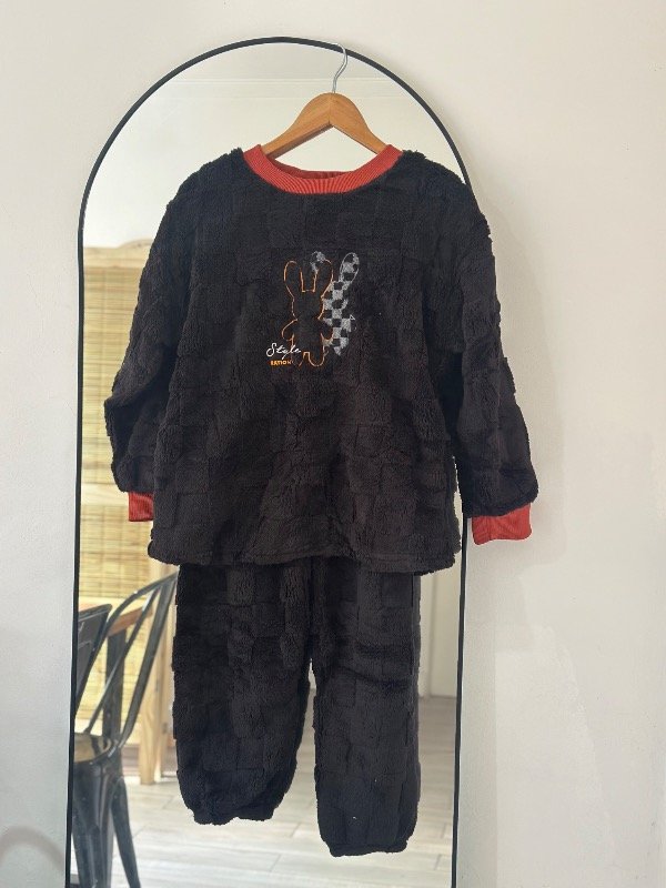 Producto - CONJUNTO BUZO OSO NEGRO