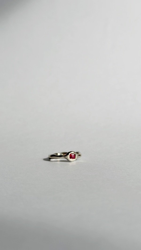 Producto - Anillo alpaca piedra cubic magenta - 0
