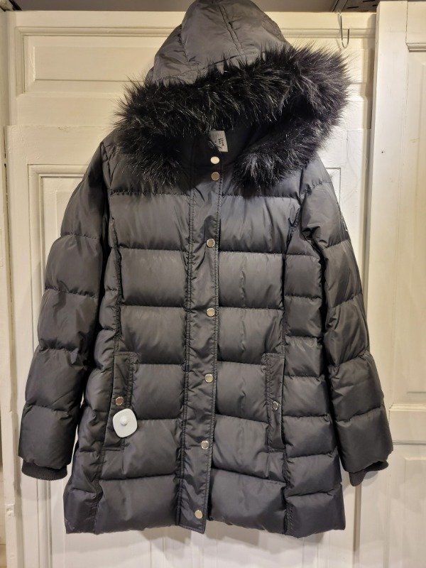 Producto - Campera TOMMY HILFIGER pluma negra Nueva Talle L- PRECIO: 267X