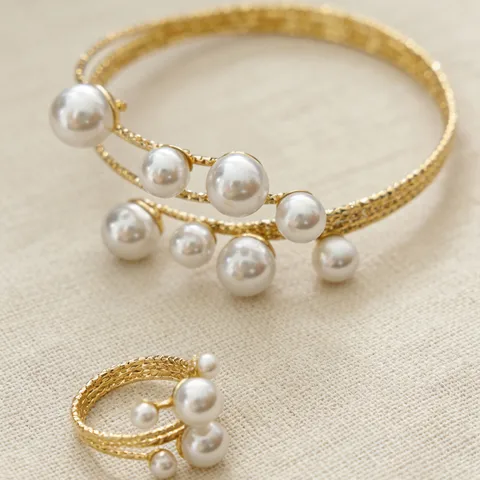 Producto - Conjunto de brazalete y anillo Wendy