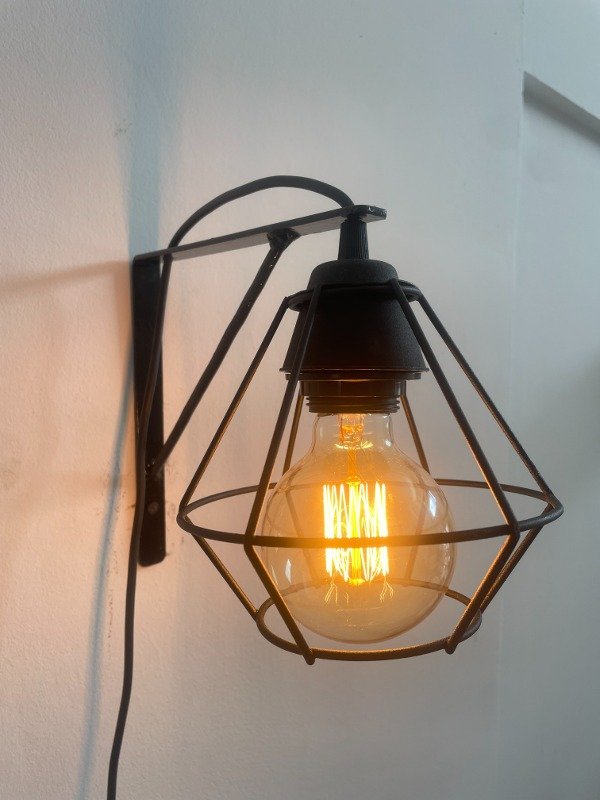 Producto - Lampara ménsula de hierro con jaula estilo industrial