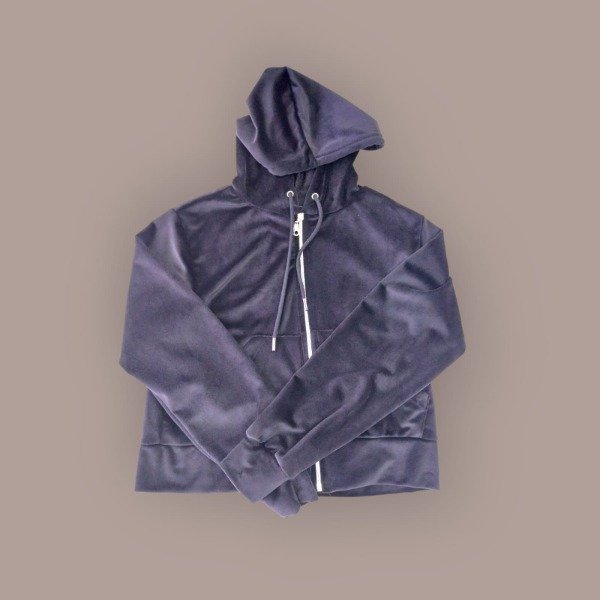 Producto - Campera negra de plush