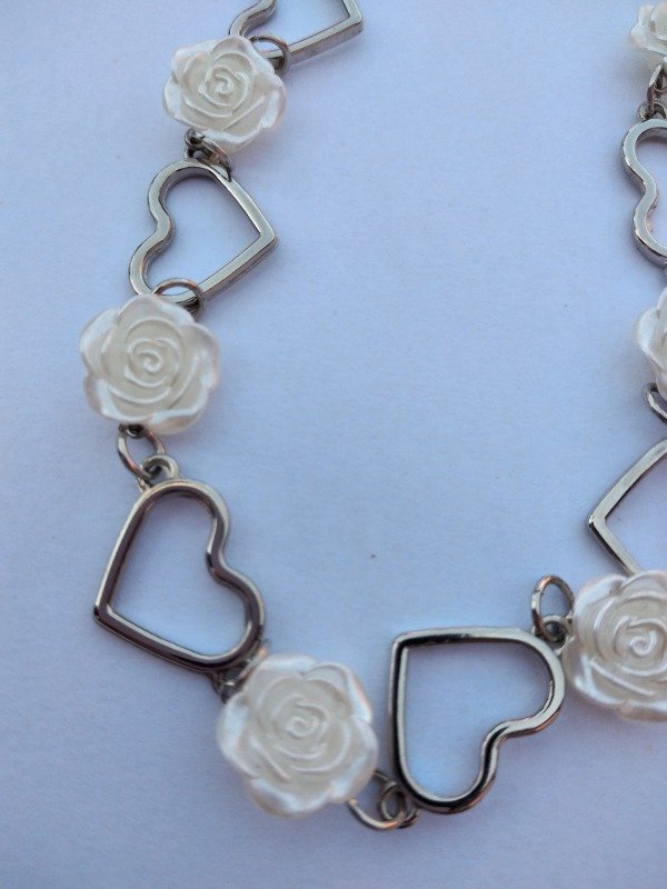 Producto - Collar corazones y flores blancas