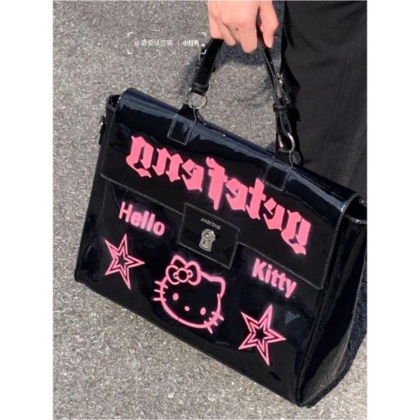 Producto - Bandolera Mochila Hello Kitty Goth