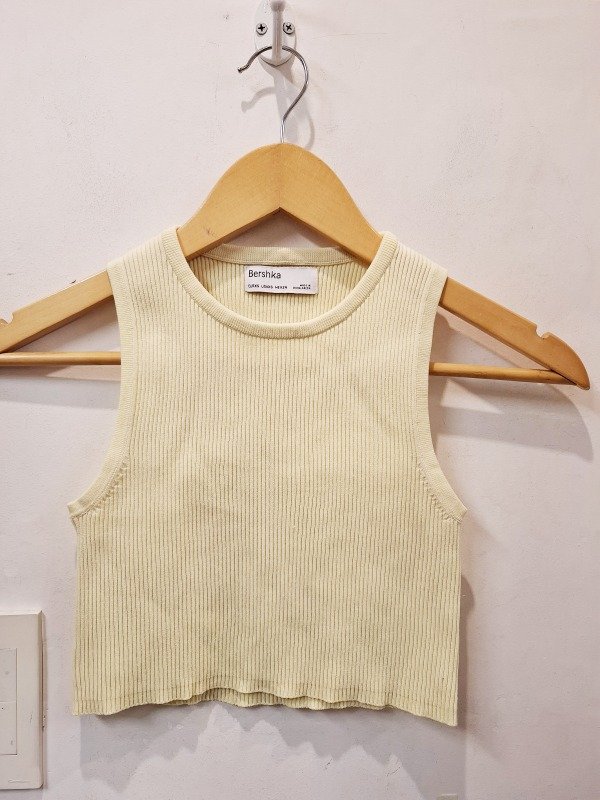 Producto - Top amarillo BERSHKA