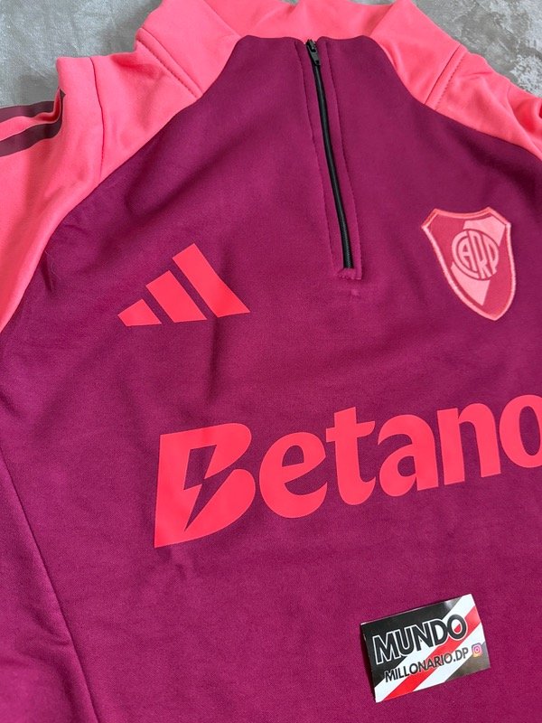 Producto - Buzo betano rosa
