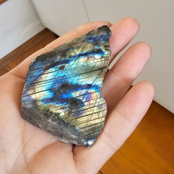 Producto - Labradorita de una cara pulida con base