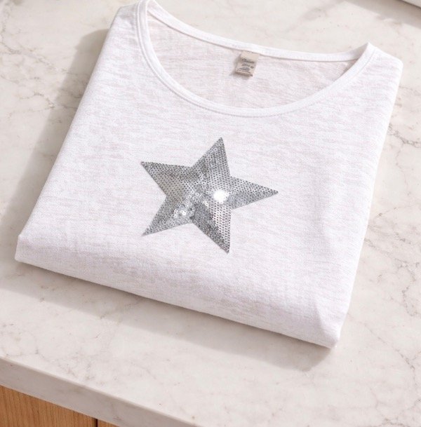 Producto - Remera blanca STAR GLOW calce suelto