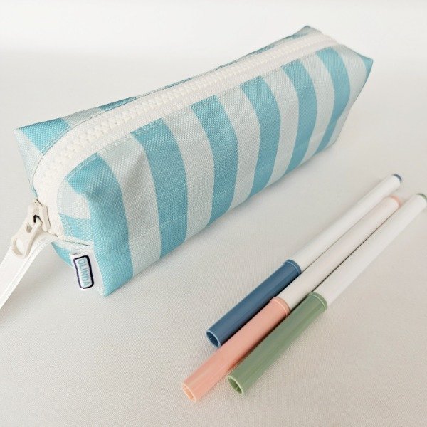 Producto - Cartuchera mezzo rayas verdes.