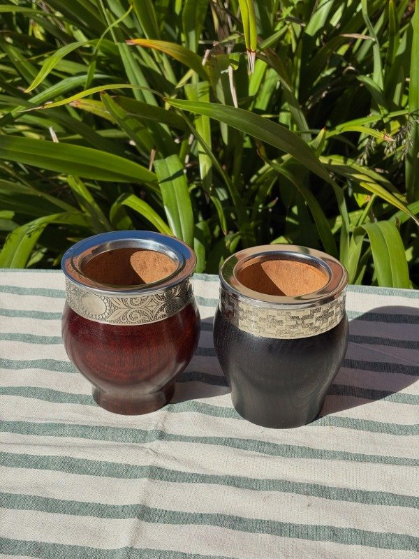 Producto - MATE IMPERIAL DE ALGARROBO CON VIROLA DE ALPACA - 1