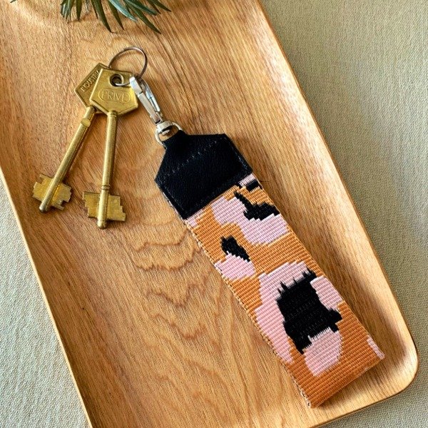 Producto - Llavero Yoyi print rosa y negro