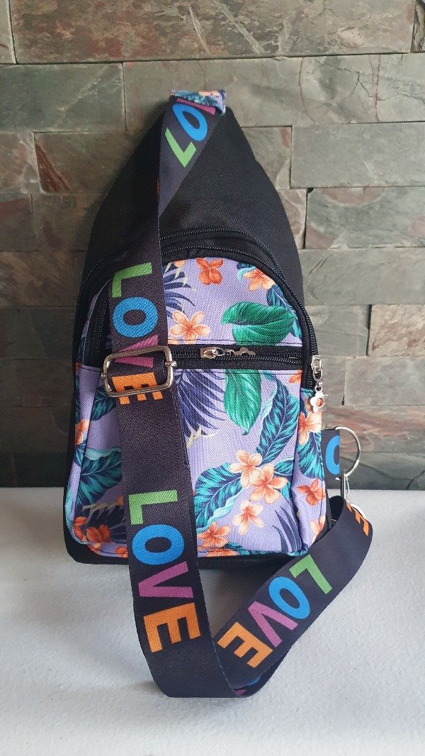 Producto - Mochila Cruzada Flores Violeta
