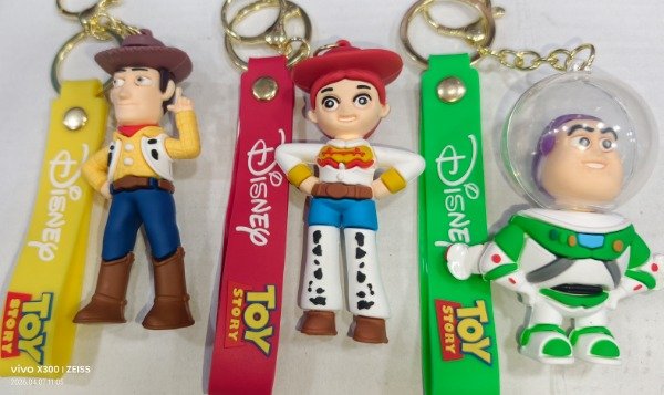 Producto - LLAVERO TOYS TORY GOMA SURT