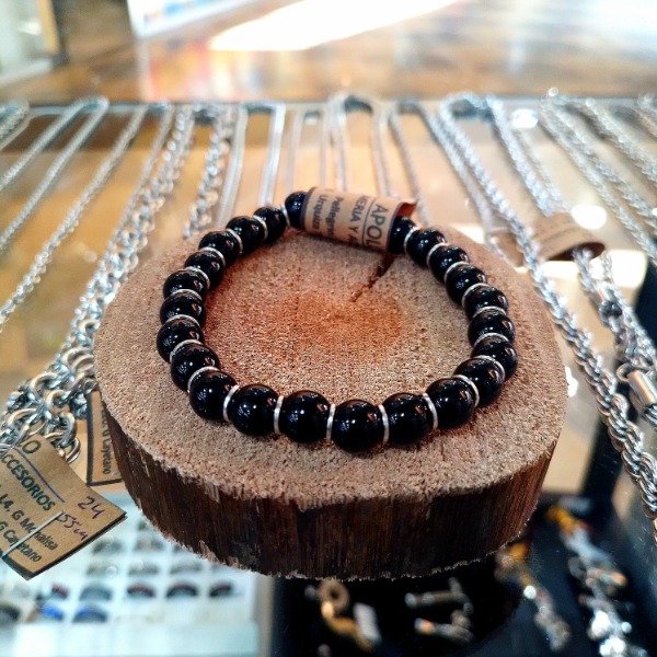 Producto - Negra con arandelas plateadas