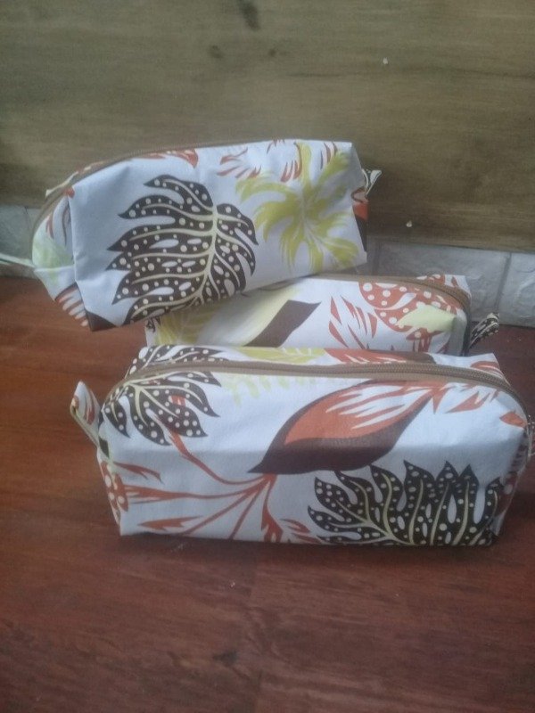 Producto - Cartuchera / Neceser. Hojas.