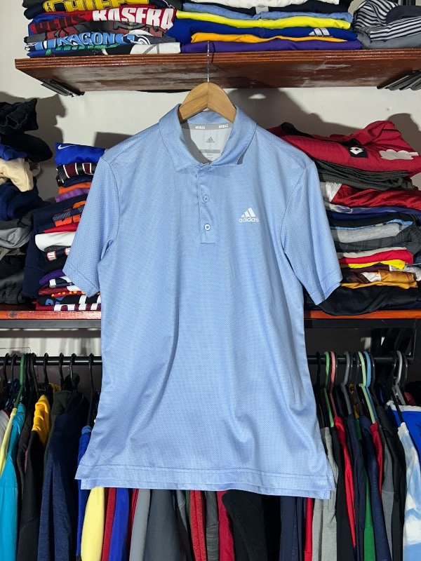 Producto - Chomba Adidas golf, color celeste. Talle S