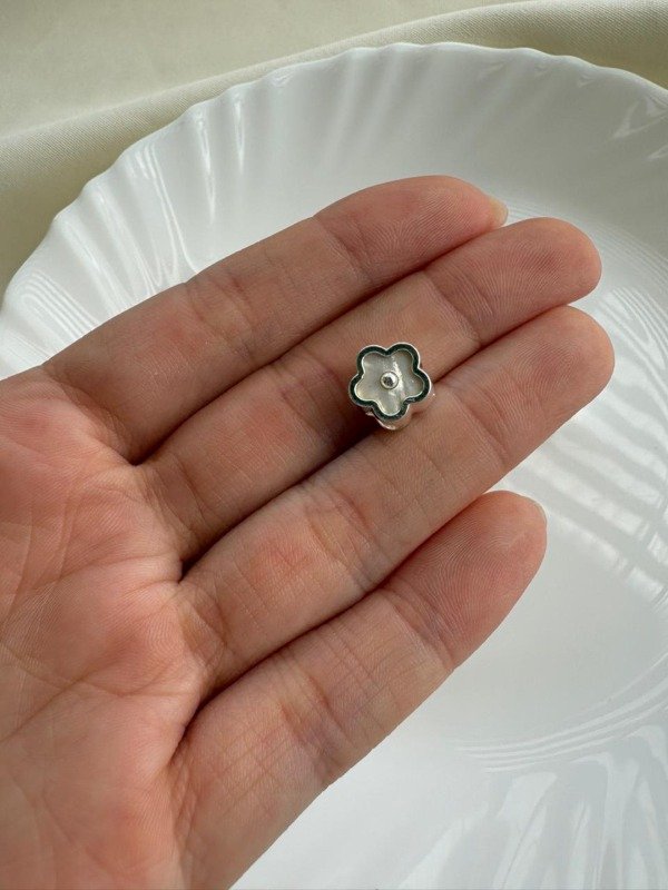 Producto - CHARM Flower - Acero blanco