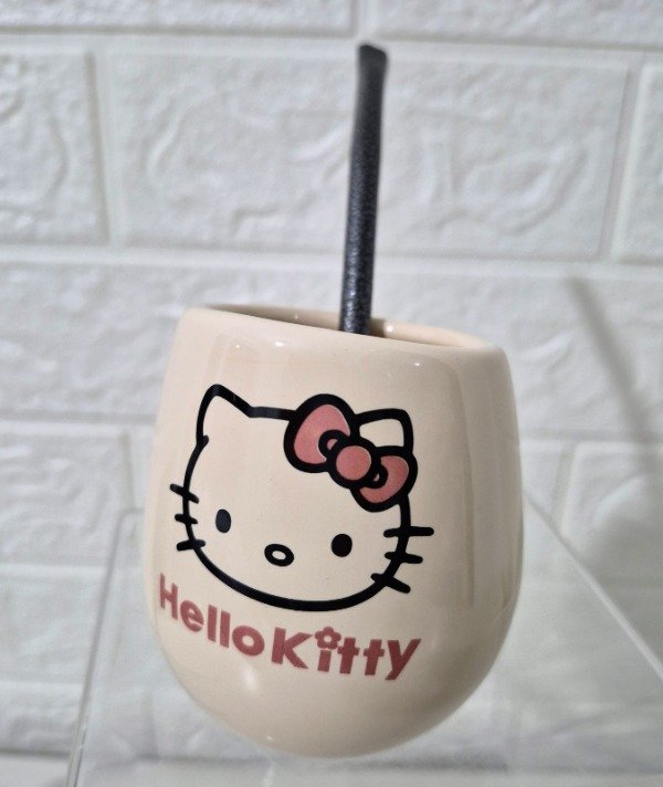 Producto - Mate Ovo Hello Kitty contorno natural + bombilla