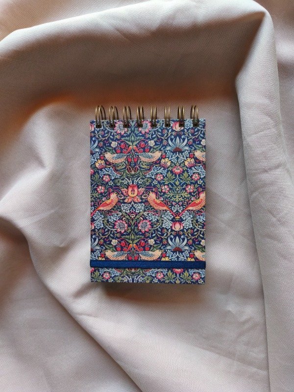 Producto - A6 "Strawberry thief"