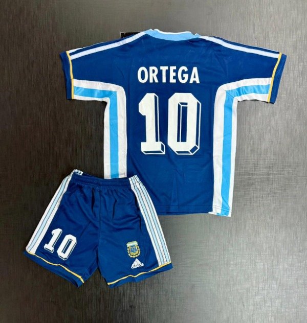Producto - Kit Camiseta y Short NIÑO Selección Argentina Retro 1998 Ariel Ortega IMPORTADO