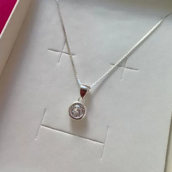 Producto - Collar Italiano - Dije Punto de Luz - Estuche de Regalo