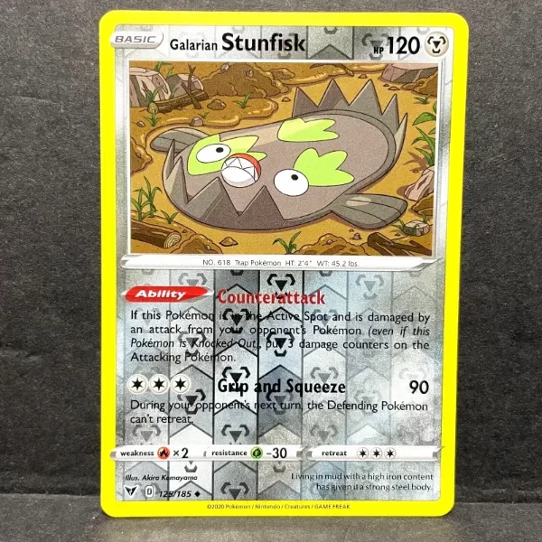 Producto - 2020 POKEMON VIVID VOLTAGE GALARIAN STUNFISK 125/185 REVERSE HOLO (UNCOMMON)