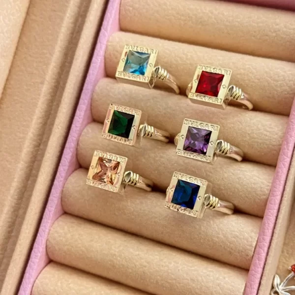 Producto - Anillo cuadrado bv