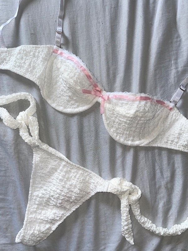 Producto - Bikini Bella con aro blanco con rosa