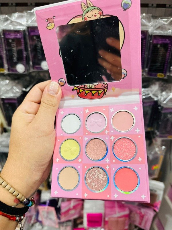 Producto - paleta de sombras labubu