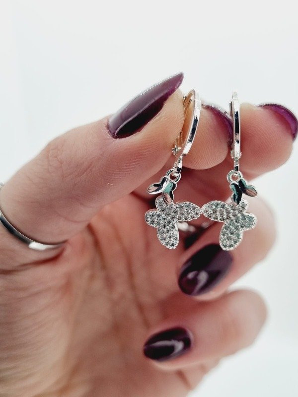 Producto - Aros acero blanco argollita fina plana colgante doble mariposa lisa/strass