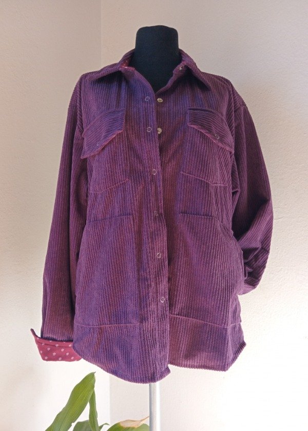 Producto - Camisa corderoy violeta.