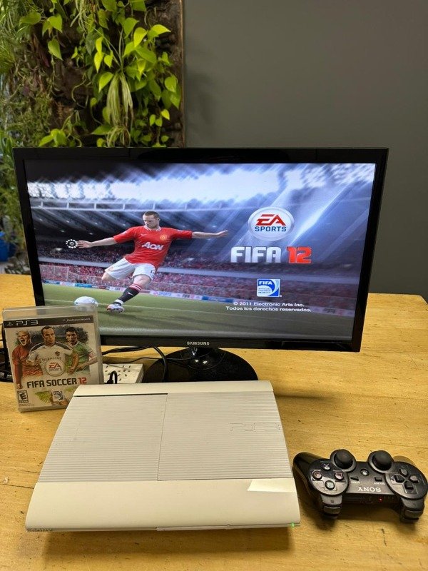 Producto - Playstation 3 Super Slim Blanca con Joystick y Juego - 0