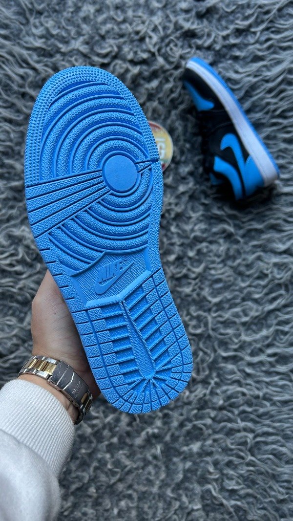Producto - JORDAN RETRO 1 LOW UNIVERSITY BLUE - 3