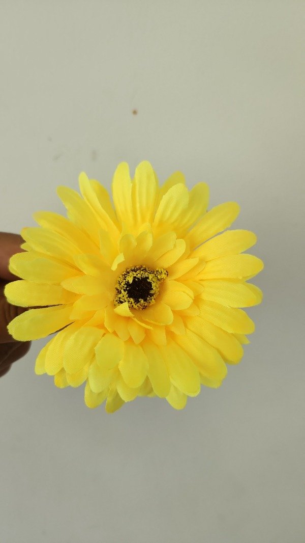 Producto - GIRASOL AMARILLO CON PINZA PARA EL PELO
