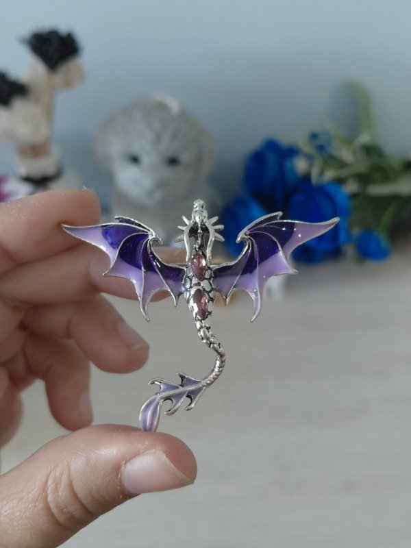 Producto - Pin metalizado - Dragón PREMIUM violeta