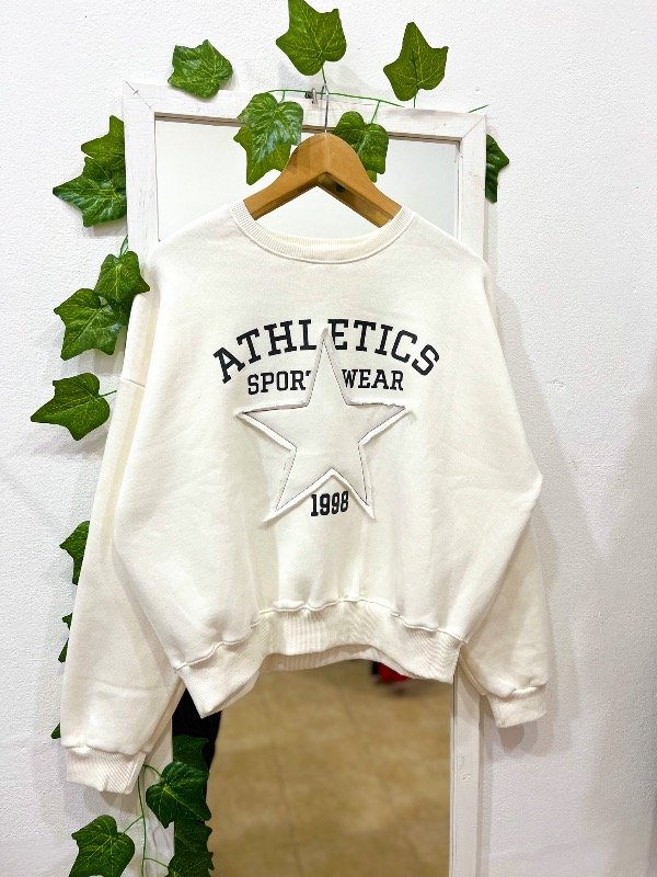 Producto - Buzo Athetics crema