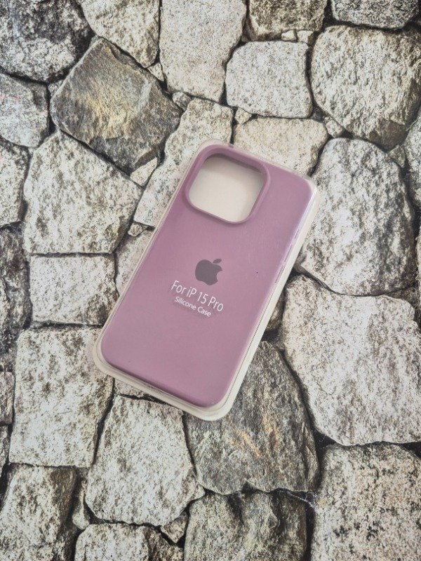 Producto - Funda silicone con logo Iphone 15 Pro lavanda