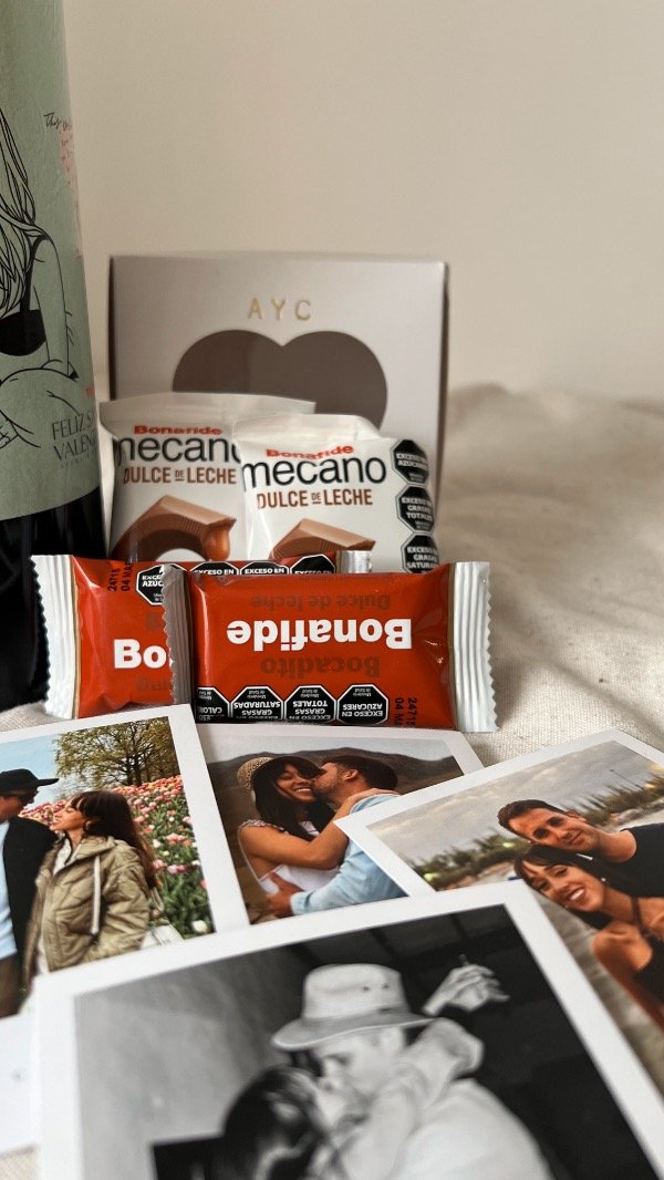 Producto - PACK "ETERNOS" (vino personalizado + fotos polaroid + caja chocolates) - 1
