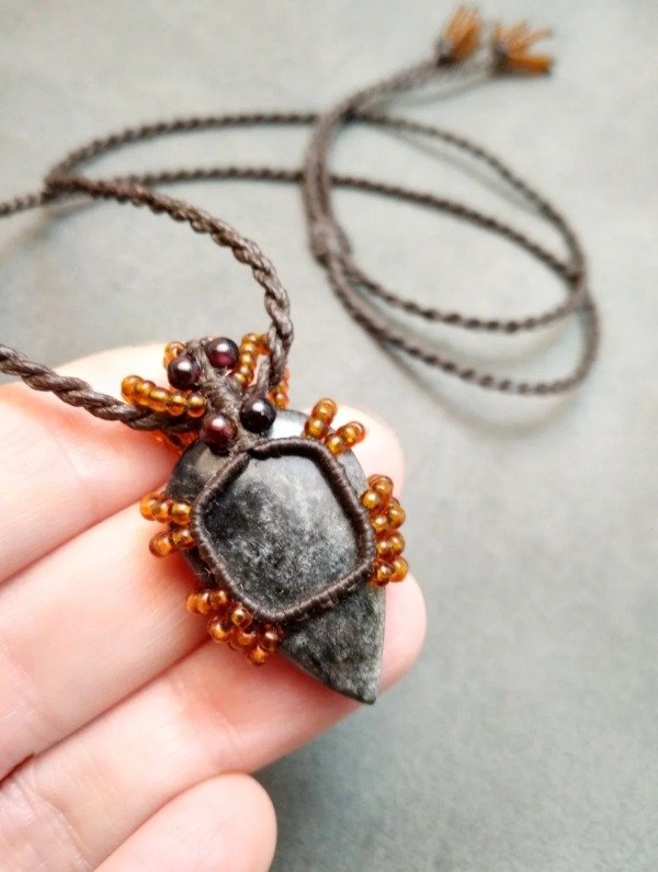 Producto - Amuleto obsidiana plateada