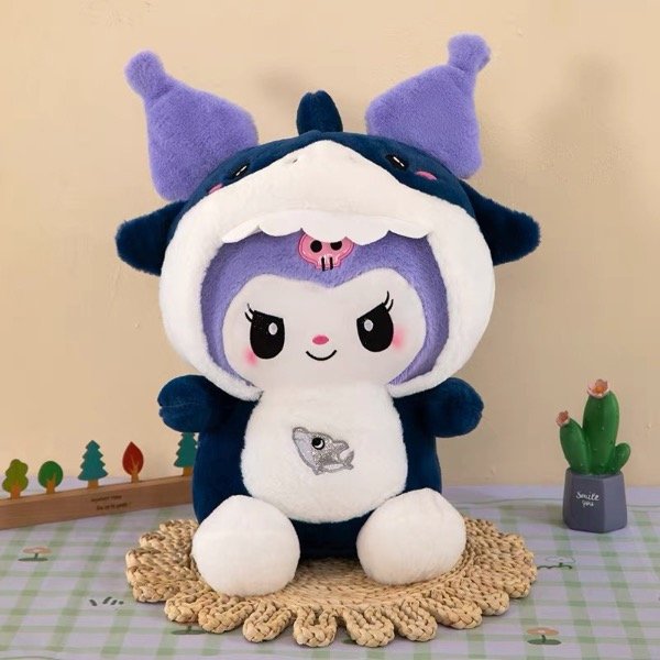 Producto - Peluche Kuromi disfraz tiburón 50cm (900155)