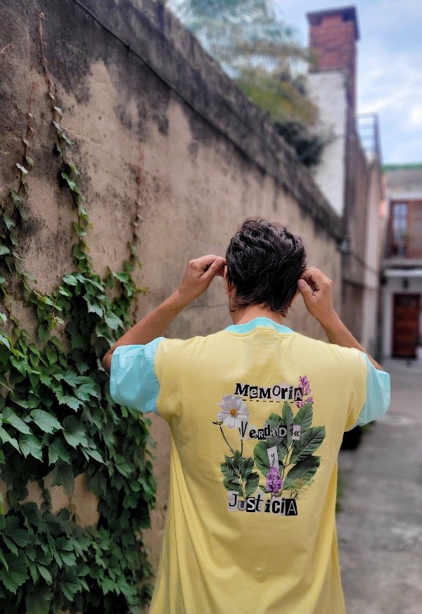 Producto - Remera Identidad: Abuelas (combinada)