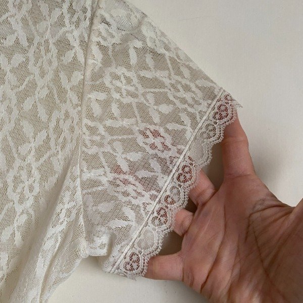 Producto - Top de encaje con lazo tipo saquito - 2