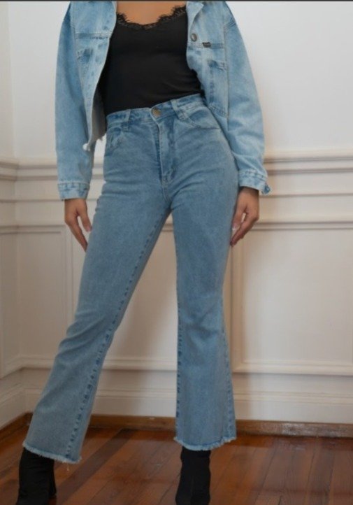 Producto - PANTALON CROPPED RECTO CELESTE