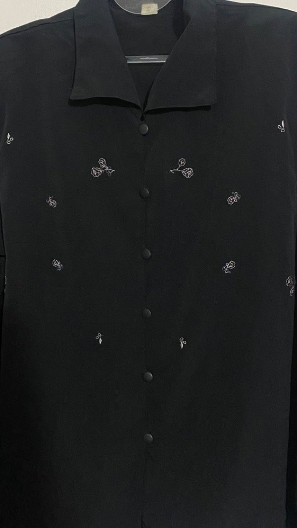 Camisa rositas bordadas — imagen 2