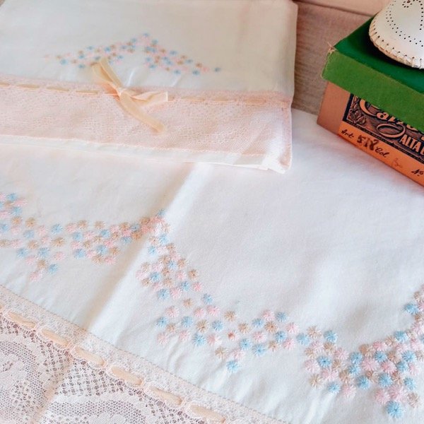 Producto - Sabanita de Bebé con Puntilla Rosa
