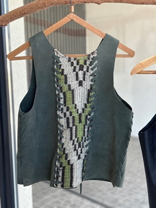 Producto - CHALECO MONTE - cuero verde seco